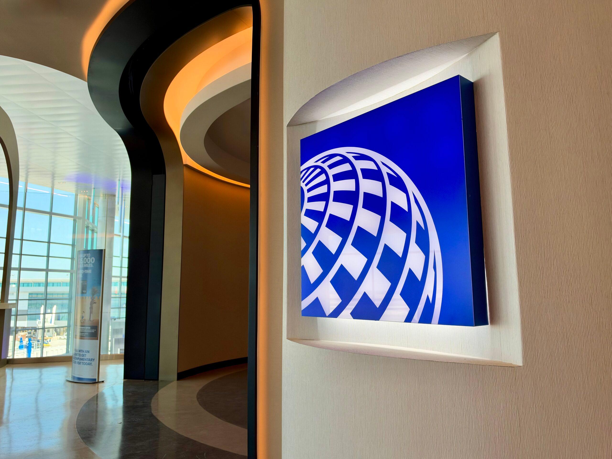 Entrance to the United Club in IAH Terminal B.